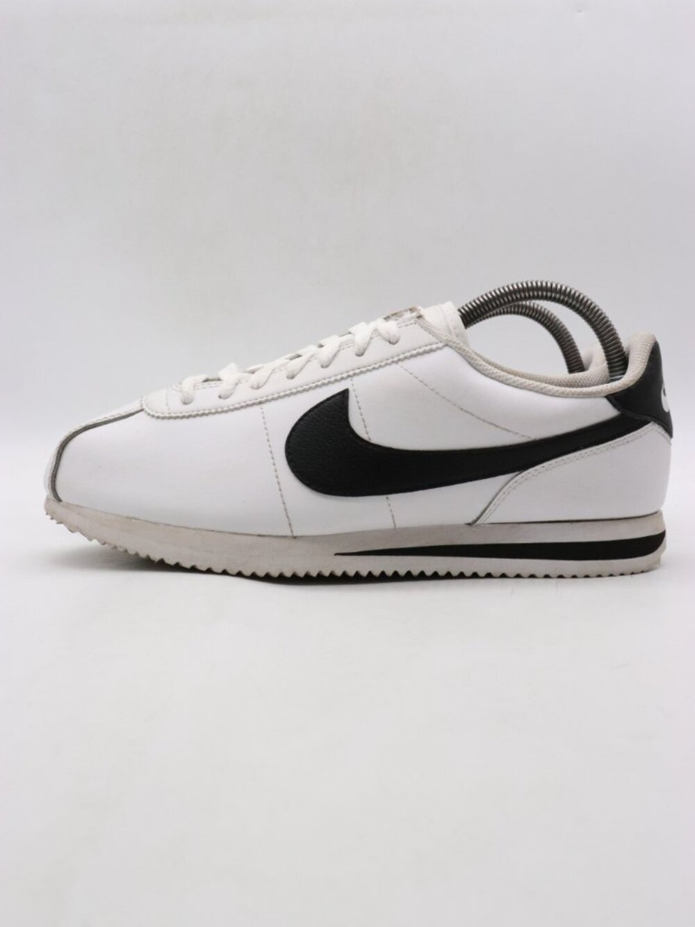 Nike Classic Cortez Men's Sizes 9 White Black Lace Up Sneakers DM4044-105 - Picture 4 of 10